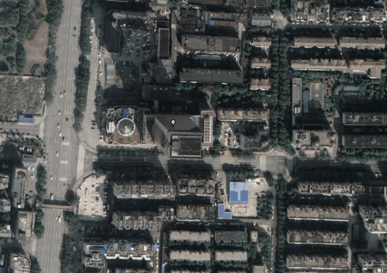 bird eye view of 42 story building that caught fire.