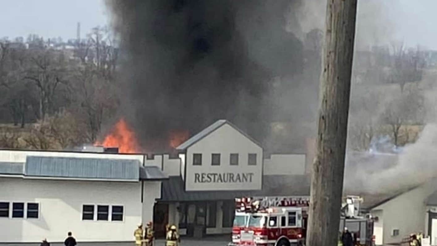 Image: fire destroys restaurant and inn,